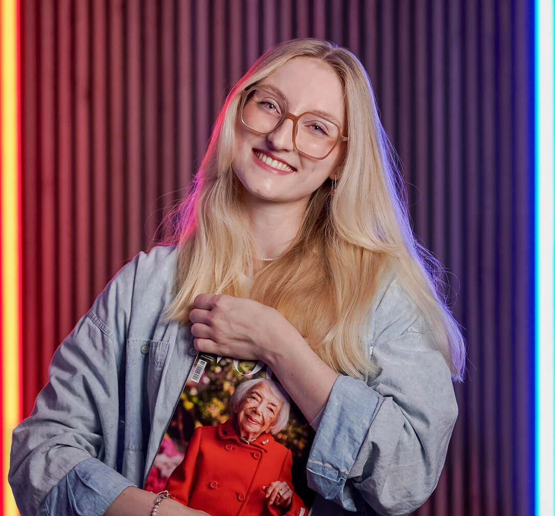 Diana Schlüter mit Magazin