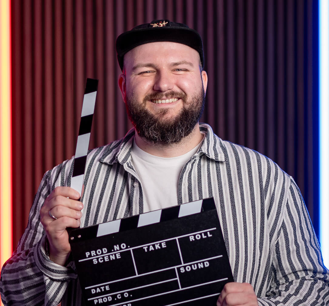 Linus Leuschne mit Filmklappe