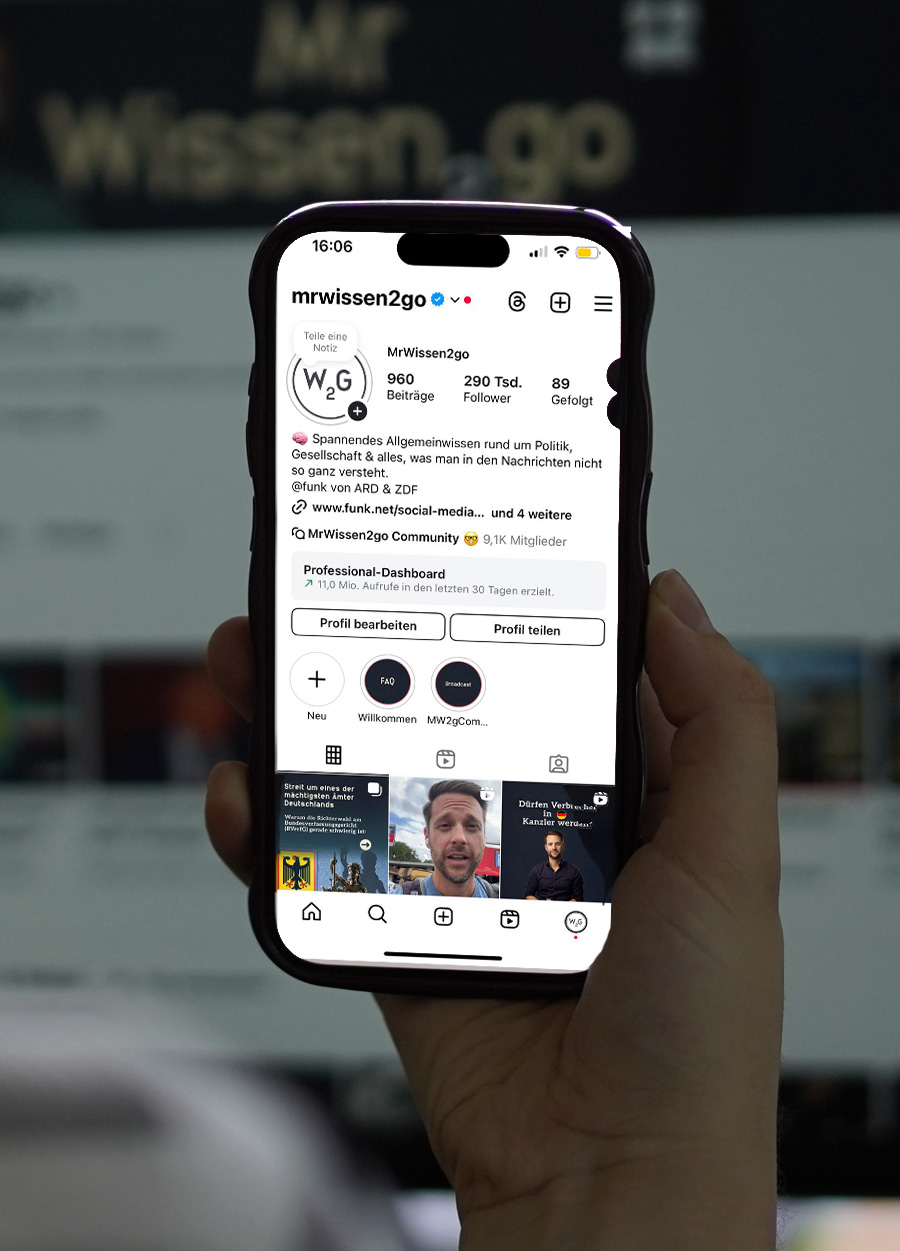 Mobiltelefon mit Instagram feed