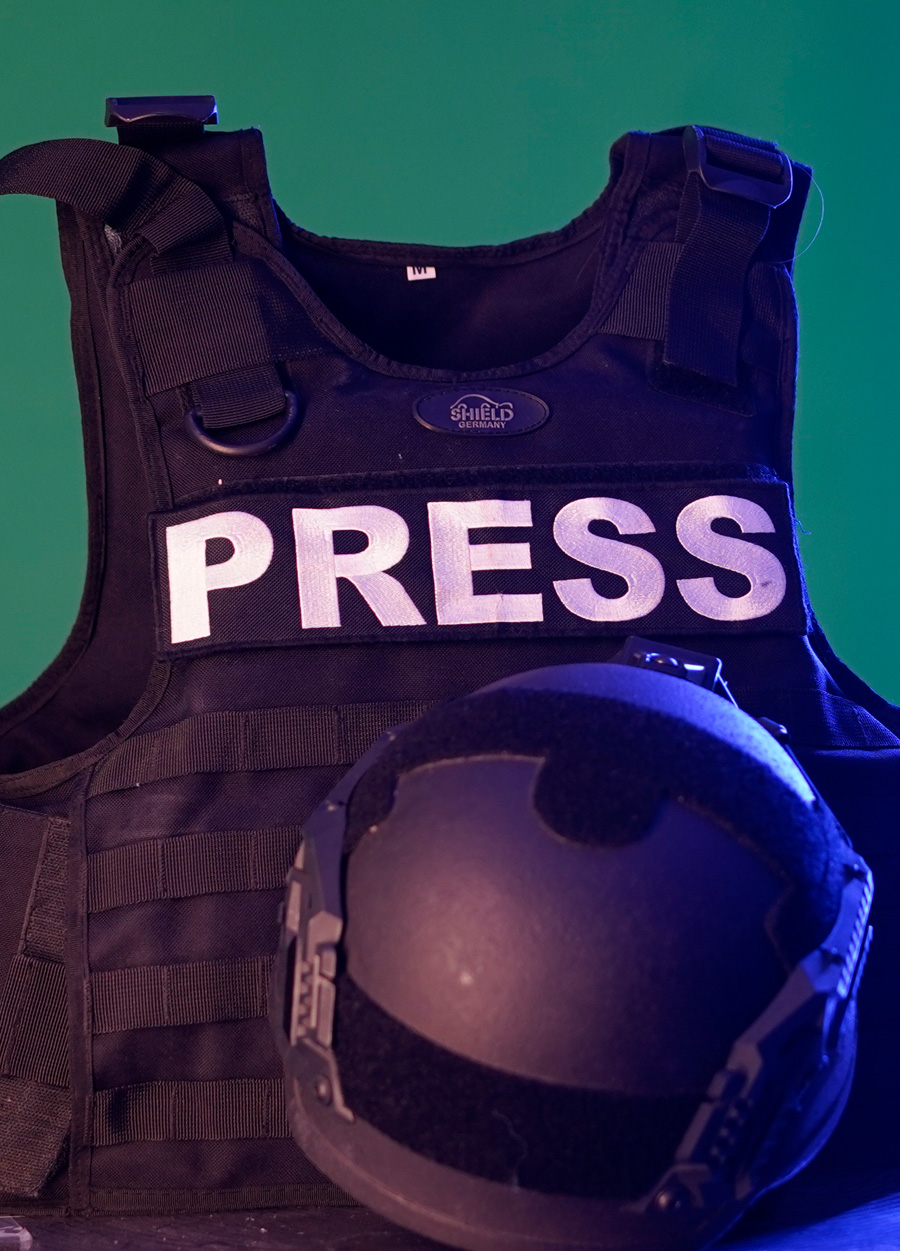 Schutzweste PRESS und Helm